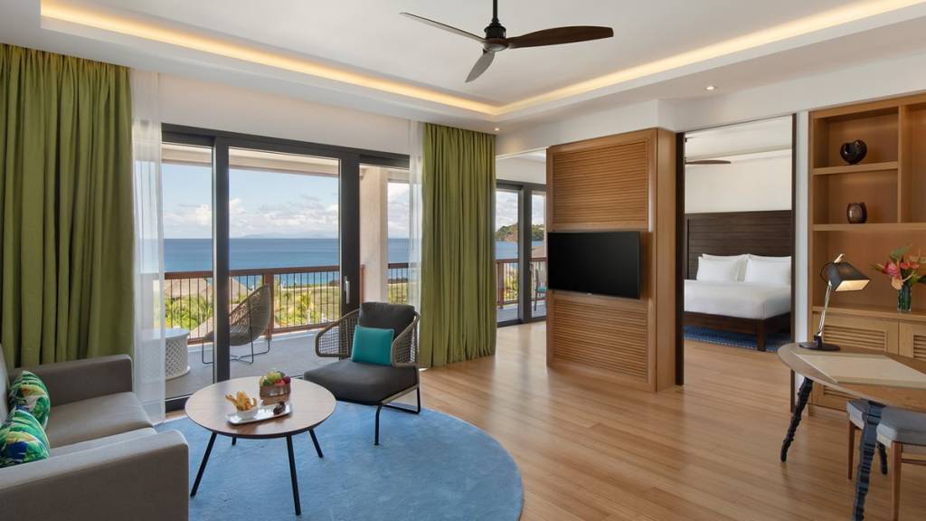 dom1_executive-ocean-view-suite-living-room